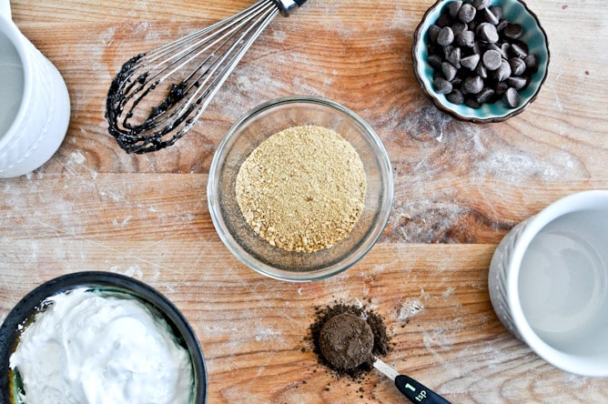 5 Minute Chocolate Fudge S'mores Mug Cake I howsweeteats.com 5 Minute Chocolate Fudge S'mores Mug Cake I howsweeteats.com