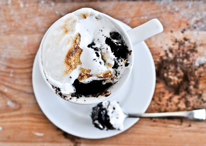 5 Minute Chocolate Fudge S'mores Mug Cake I howsweeteats.com 5 Minute Chocolate Fudge S'mores Mug Cake I howsweeteats.com