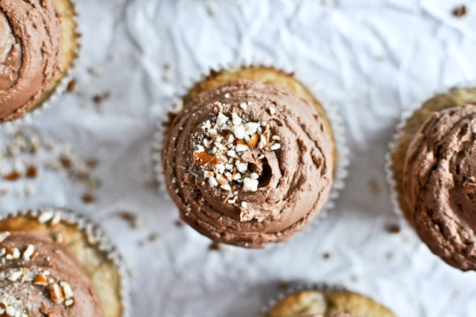 Banana Boat Cupcakes I howsweeteats.com Banana Boat Cupcakes I howsweeteats.com