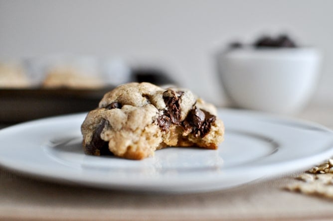 Brown Butter Oatmeal Chunk Cookies I howsweeteats.com Brown Butter Oatmeal Chunk Cookies I howsweeteats.com