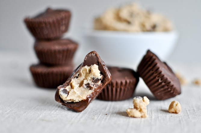 Chocolate Chip Cookie Dough Peanut Butter Cups I howsweeteats.com Chocolate Chip Cookie Dough Peanut Butter Cups I howsweeteats.com