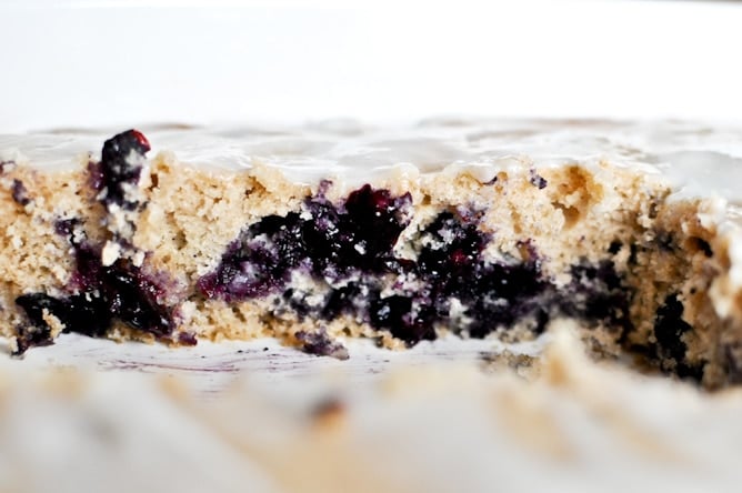 Blueberry Bacon Breakfast Cake I howsweeteats.com Blueberry Bacon Breakfast Cake I howsweeteats.com