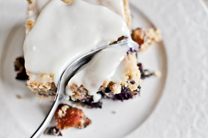 Blueberry Bacon Breakfast Cake I howsweeteats.com Blueberry Bacon Breakfast Cake I howsweeteats.com