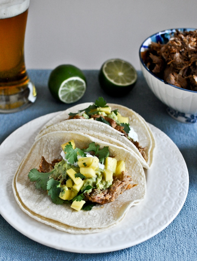 Crockpot Beer Carnitas Tacos I howsweeteats.com Crockpot Beer Carnitas Tacos I howsweeteats.com