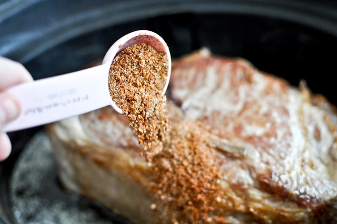 Crockpot Beer Carnitas Tacos I howsweeteats.com Crockpot Beer Carnitas Tacos I howsweeteats.com