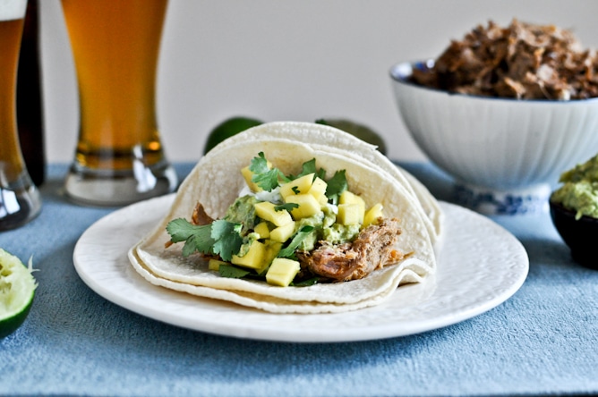 Crockpot Beer Carnitas Tacos I howsweeteats.com Crockpot Beer Carnitas Tacos I howsweeteats.com