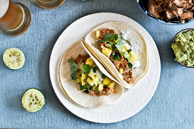 Crockpot Beer Carnitas Tacos I howsweeteats.com Crockpot Beer Carnitas Tacos I howsweeteats.com