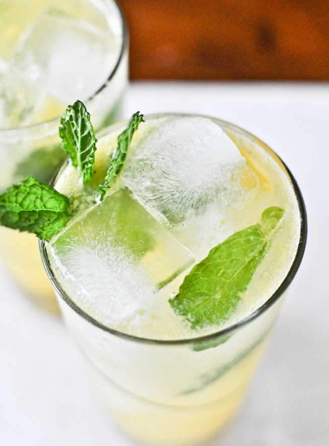 Coconut Mango Mojitos I howsweeteats.com Coconut Mango Mojitos I howsweeteats.com