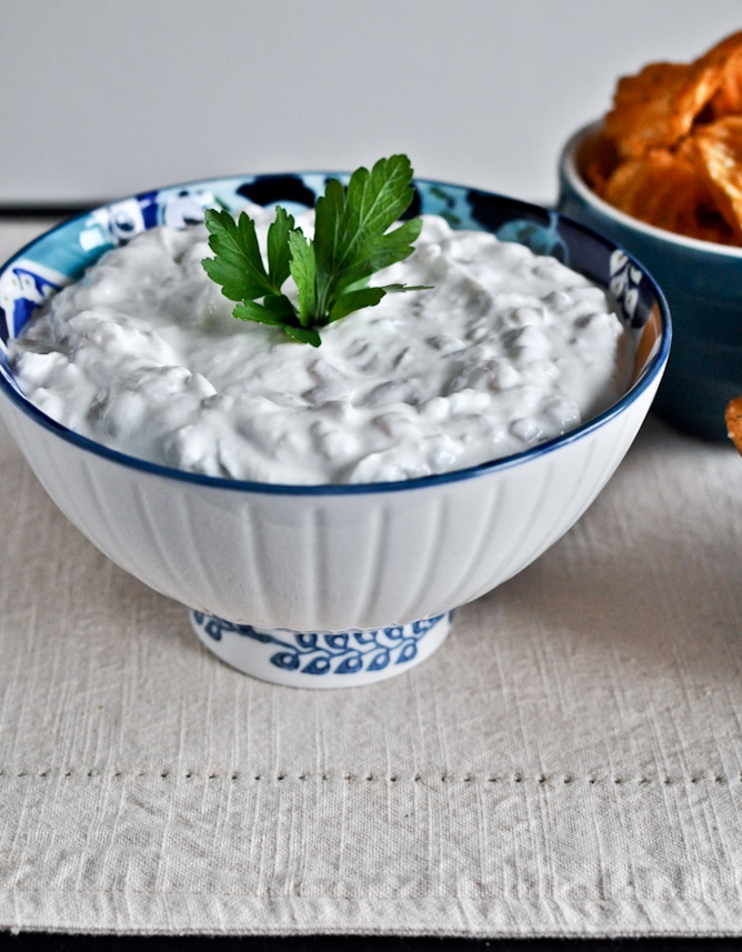 Caramelized Onion Greek Yogurt Dip I howsweeteats.com Caramelized Onion Greek Yogurt Dip I howsweeteats.com
