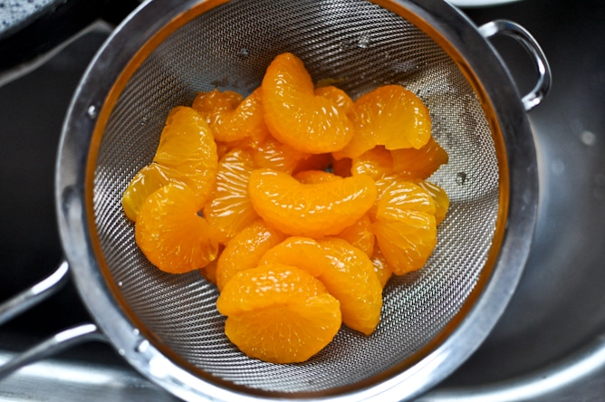 Pecan Crusted Chicken Wraps with Strawberry Honey Mustard I howsweeteats.com Pecan Crusted Chicken Wraps with Strawberry Honey Mustard I howsweeteats.com