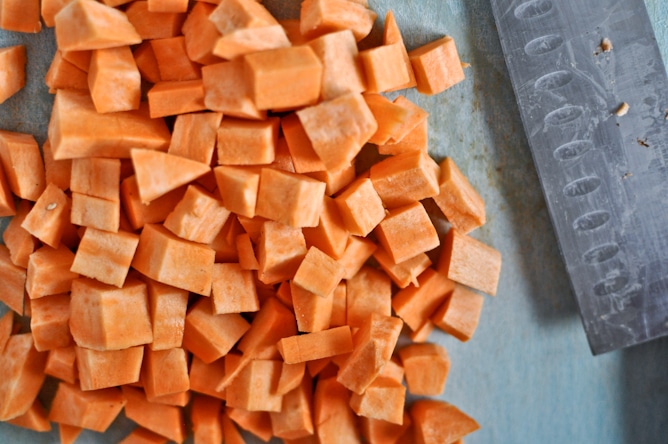 Sweet Potato Quinoa Cakes with Blackberry Salsa I howsweeteats.com Sweet Potato Quinoa Cakes with Blackberry Salsa I howsweeteats.com