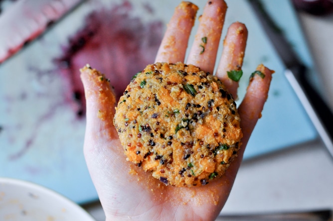 Sweet Potato Quinoa Cakes with Blackberry Salsa I howsweeteats.com Sweet Potato Quinoa Cakes with Blackberry Salsa I howsweeteats.com