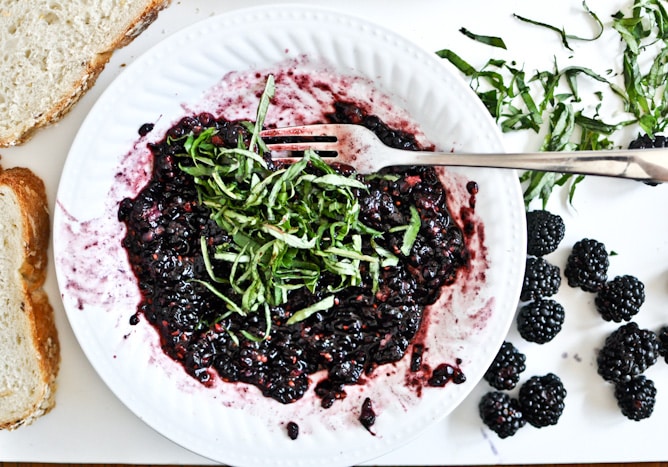 Grilled Fontina + Blackberry Basil Smash Sandwiches I howsweeteats.com Grilled Fontina + Blackberry Basil Smash Sandwiches I howsweeteats.com