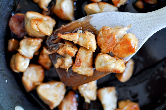 Sweet + Spicy Glazed Chicken, Corn + Avocado Tostadas with Blueberry Peach Salsa I howsweeteats.com Sweet + Spicy Glazed Chicken, Corn + Avocado Tostadas with Blueberry Peach Salsa I howsweeteats.com