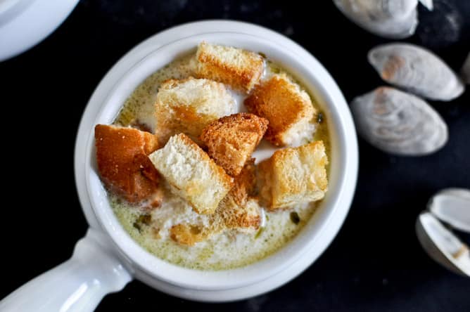 Fresh New England Clam Chowder with Brown Butter Garlic Croutons I howsweeteats.com Fresh New England Clam Chowder with Brown Butter Garlic Croutons I howsweeteats.com