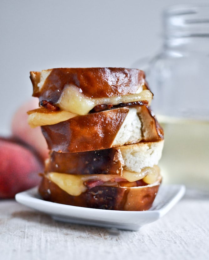 Peach, Bacon + Gouda Grilled Cheese Sliders on Pretzel Bread I howsweeteats.com Peach, Bacon + Gouda Grilled Cheese Sliders on Pretzel Bread I howsweeteats.com