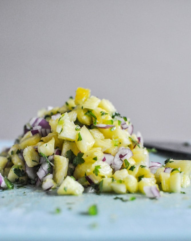 BBQ Spiced Salmon with Pineapple Jalapeño Salsa I howsweeteats.com BBQ Spiced Salmon with Pineapple Jalapeño Salsa I howsweeteats.com