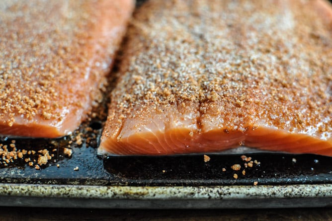 BBQ Spiced Salmon with Pineapple Jalapeño Salsa I howsweeteats.com BBQ Spiced Salmon with Pineapple Jalapeño Salsa I howsweeteats.com