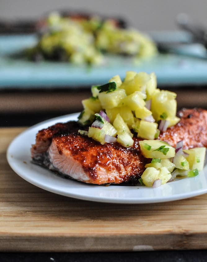 BBQ Spiced Salmon with Pineapple Jalapeño Salsa I howsweeteats.com BBQ Spiced Salmon with Pineapple Jalapeño Salsa I howsweeteats.com