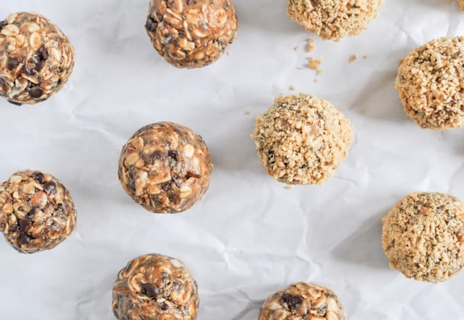 Healthy: Quick + Easy No Bake Oatmeal Peanut Butter Bites I howsweeteats.com Healthy: Quick + Easy No Bake Oatmeal Peanut Butter Bites I howsweeteats.com