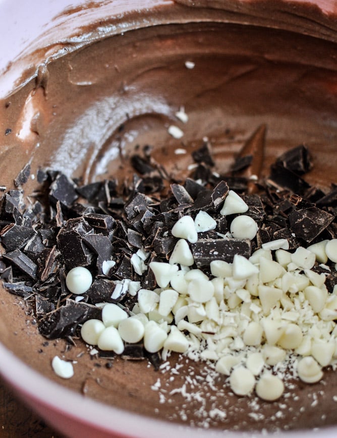 Kahlua and Cream Double Chocolate Chunk Cupcakes I howsweeteats.com Kahlua and Cream Double Chocolate Chunk Cupcakes I howsweeteats.com