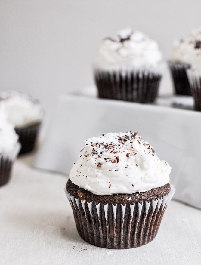 Kahlua and Cream Double Chocolate Chunk Cupcakes I howsweeteats.com Kahlua and Cream Double Chocolate Chunk Cupcakes I howsweeteats.com