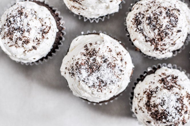 Kahlua and Cream Double Chocolate Chunk Cupcakes I howsweeteats.com Kahlua and Cream Double Chocolate Chunk Cupcakes I howsweeteats.com