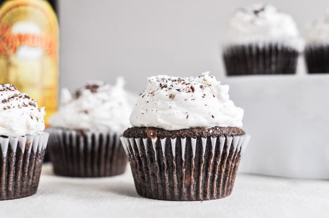 Kahlua and Cream Double Chocolate Chunk Cupcakes I howsweeteats.com Kahlua and Cream Double Chocolate Chunk Cupcakes I howsweeteats.com