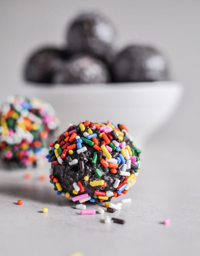 Glazed and Sprinkled Chocolate Cake Donut Holes I howsweeteats.com Glazed and Sprinkled Chocolate Cake Donut Holes I howsweeteats.com