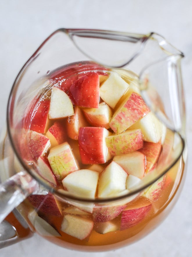 Apple Cider Sangria I howsweeteats.com Apple Cider Sangria I howsweeteats.com