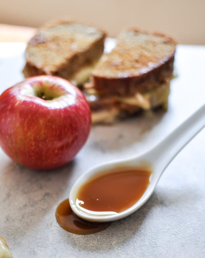 Caramel Apple Grilled Cheese I howsweeteats.com Caramel Apple Grilled Cheese I howsweeteats.com