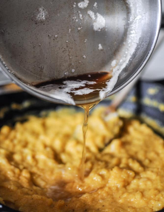 Easy Butternut Skillet Shells & Cheese I howsweeteats.com Easy Butternut Skillet Shells & Cheese I howsweeteats.com