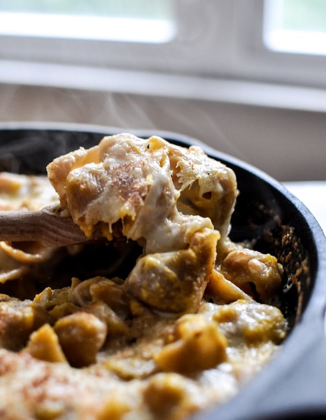 Easy Butternut Skillet Shells & Cheese I howsweeteats.com Easy Butternut Skillet Shells & Cheese I howsweeteats.com