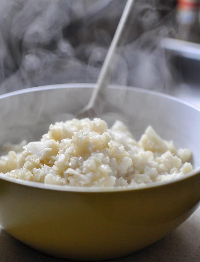 Creamy Cauliflower Soup I howsweeteats.com Creamy Cauliflower Soup I howsweeteats.com