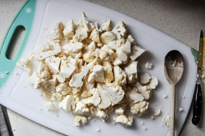 Creamy Cauliflower Soup I howsweeteats.com Creamy Cauliflower Soup I howsweeteats.com