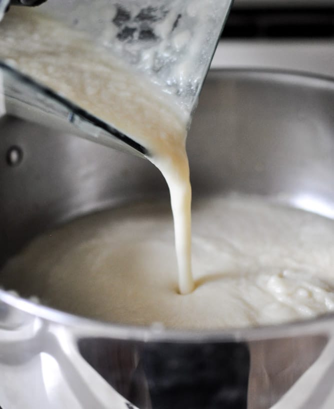 Creamy Cauliflower Soup I howsweeteats.com Creamy Cauliflower Soup I howsweeteats.com