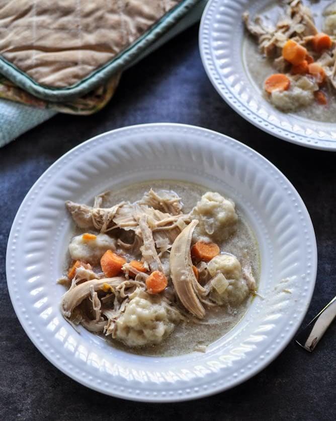 Easy Crockpot Chicken and Dumplings I howsweeteats.com Easy Crockpot Chicken and Dumplings I howsweeteats.com