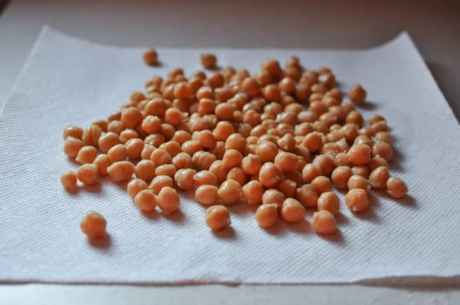 Exactly How To Roast Chickpeas I howsweeteats.com Exactly How To Roast Chickpeas I howsweeteats.com