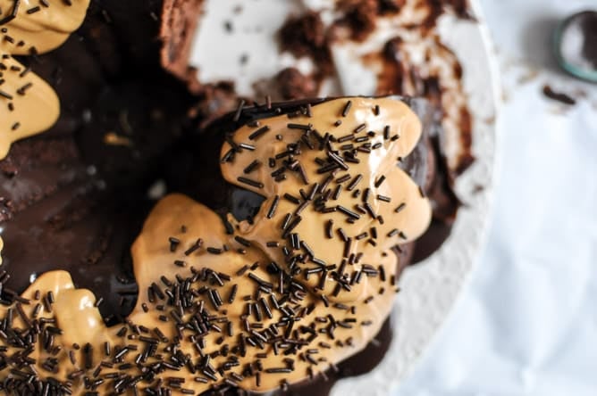 Chocolate Fudge Peanut Butter Cake I howsweeteats.com Chocolate Fudge Peanut Butter Cake I howsweeteats.com