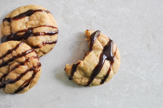 Fudge Striped Pumpkin Peanut Butter Cookies I howsweeteats.com Fudge Striped Pumpkin Peanut Butter Cookies I howsweeteats.com