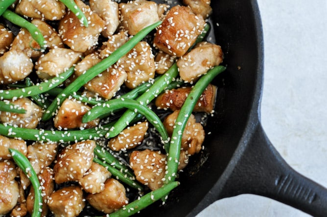 Simple Sesame Chicken Skillet I howsweeteats.com Simple Sesame Chicken Skillet I howsweeteats.com
