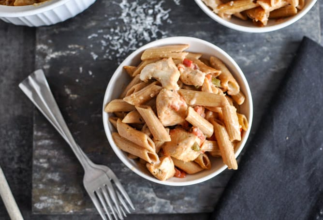 Super Easy Creamy Tomato and Chicken Baked Penne I howsweeteats.com Super Easy Creamy Tomato and Chicken Baked Penne I howsweeteats.com