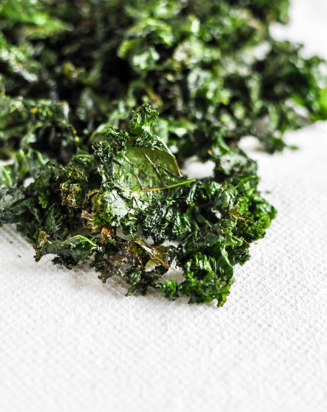 Crispy Kale Salad I howsweeteats.com Crispy Kale Salad I howsweeteats.com