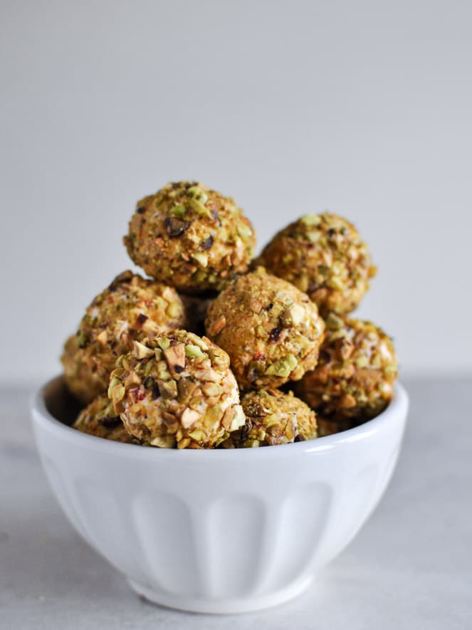 Roasted Red Pepper + Bacon Goat Cheese Truffles I howsweeteats.com Roasted Red Pepper + Bacon Goat Cheese Truffles I howsweeteats.com