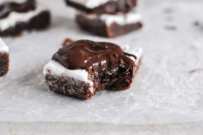 Peppermint Pattie Brownies I howsweeteats.com Peppermint Pattie Brownies I howsweeteats.com