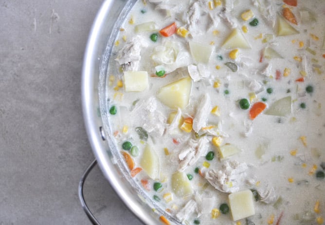 Chicken Pot Pie Soup I howsweeteats.com Chicken Pot Pie Soup I howsweeteats.com