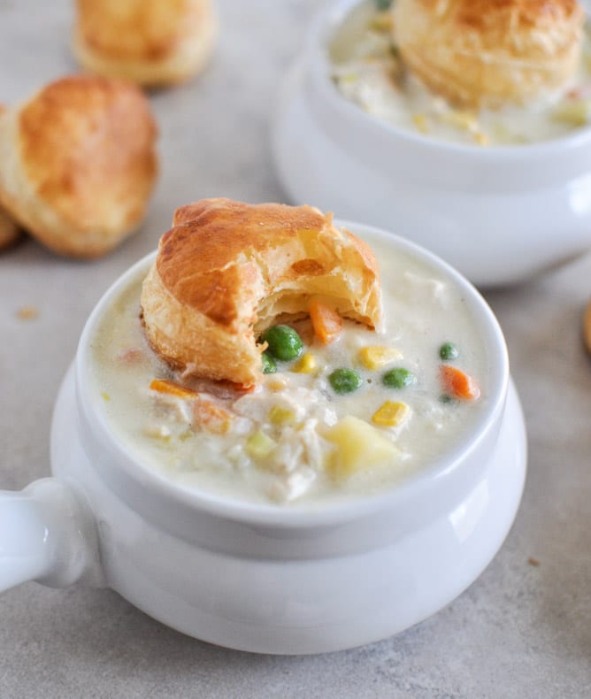Chicken Pot Pie Soup I howsweeteats.com Chicken Pot Pie Soup I howsweeteats.com