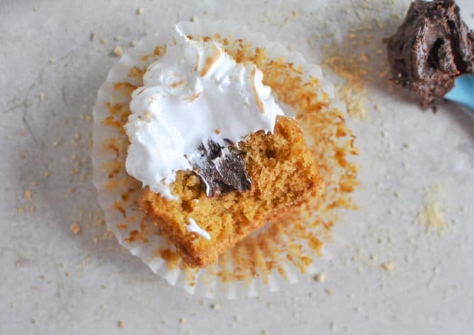 Pumpkin S'mores Cupcakes I howsweeteats.com Pumpkin S'mores Cupcakes I howsweeteats.com
