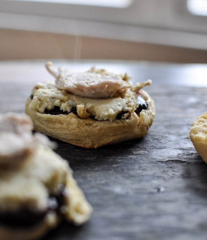 Thanksgiving Leftover Breakfast Biscuits I howsweeteats.com Thanksgiving Leftover Breakfast Biscuits I howsweeteats.com