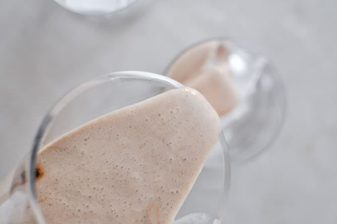 Homemade Irish Cream Liqueur I howsweeteats.com Homemade Irish Cream Liqueur I howsweeteats.com